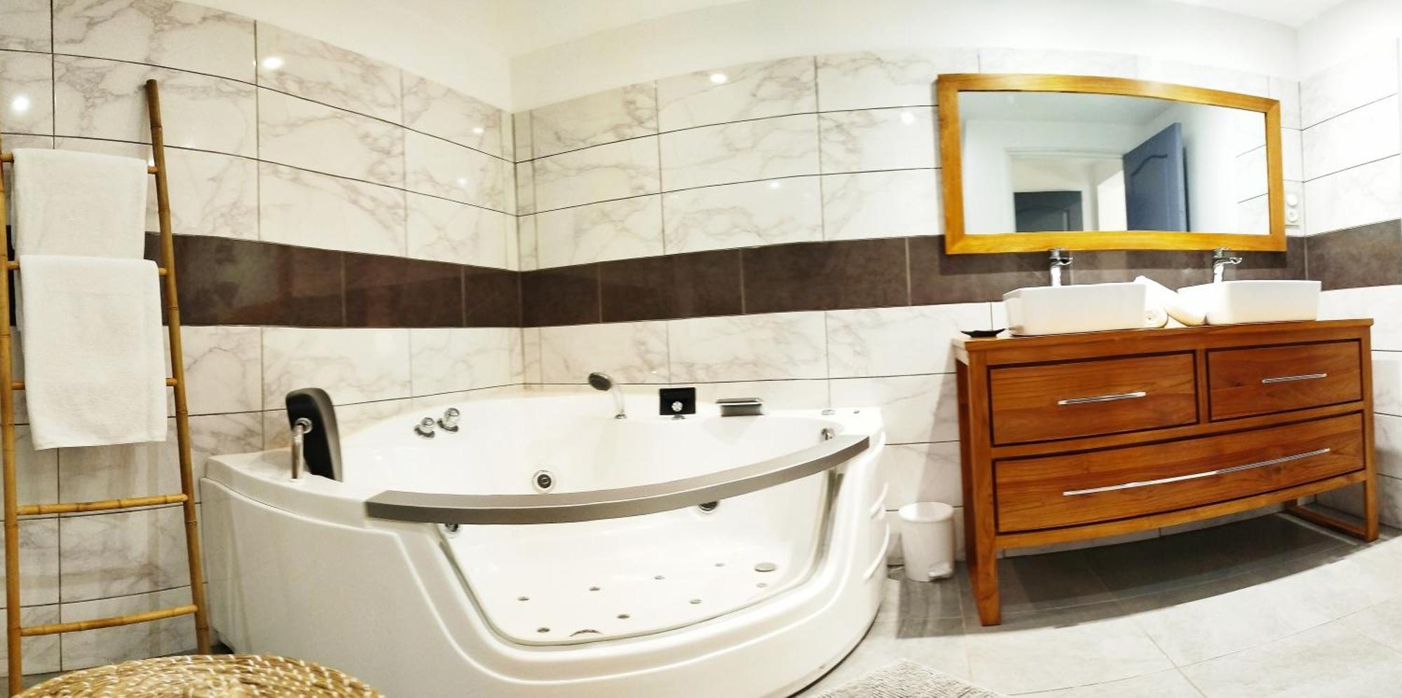 Appartement F3 dans petit complexe tranquille Petite Île Extérieur photo